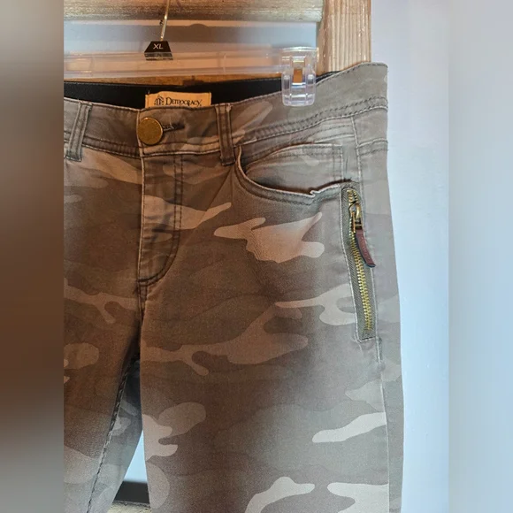 Camouflage Skinny Jeans - Picture 3 of 6